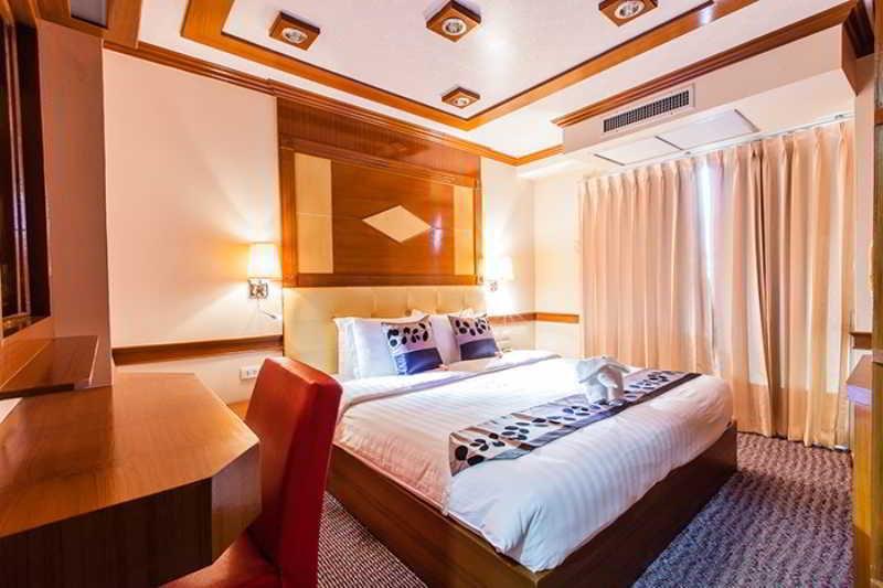 בנגקוק Oyo 796 Paradise Sukhumvit Hotel מראה חיצוני תמונה