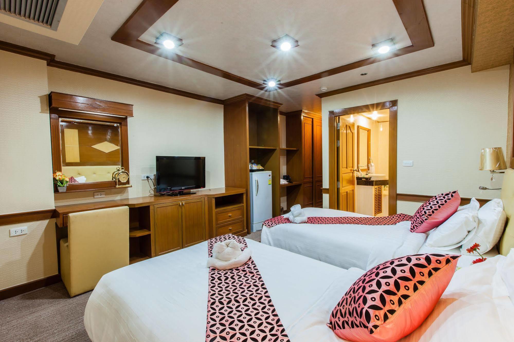 בנגקוק Oyo 796 Paradise Sukhumvit Hotel מראה חיצוני תמונה